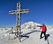 40 Alla croce di Cima Grem (2049 m) con vista in Arera (2512 m)